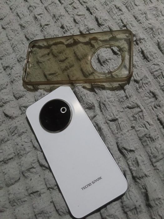 Продам телефон  TECHNO SPARK 30C