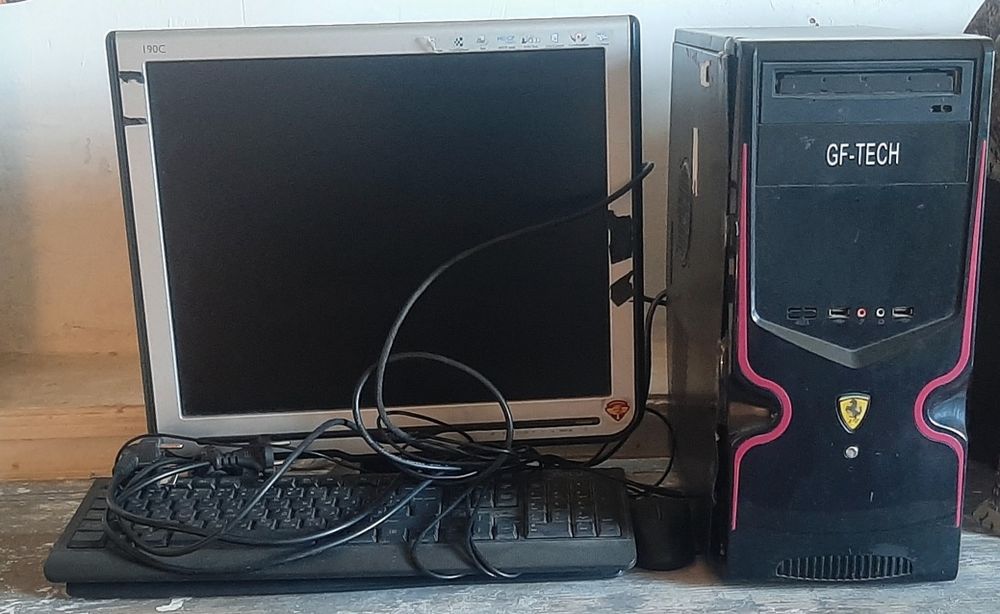 Filips компьютер  сотилади