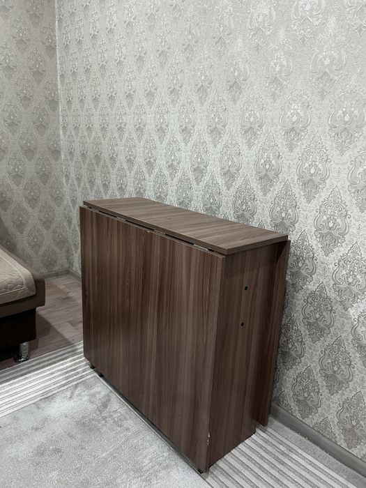 СРОЧНО ПРОДАМ Книжный стол
