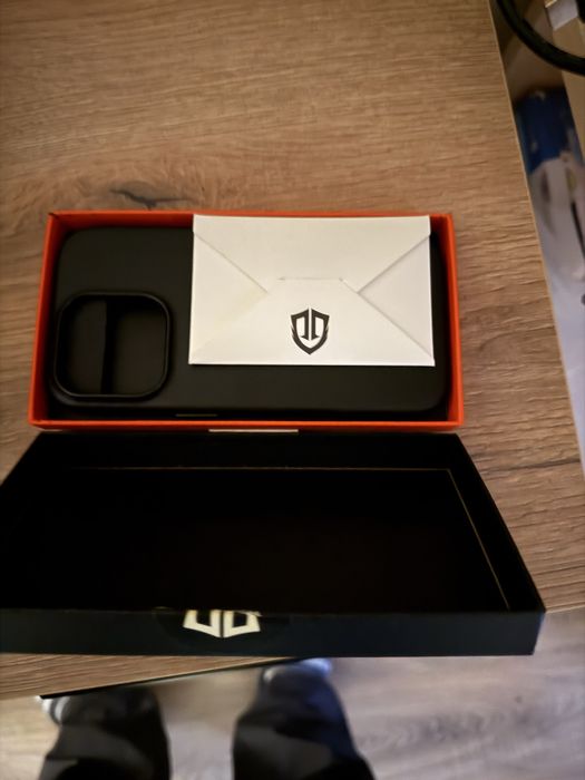 Кейсиве за Iphone 16 Pro / 15 Pro Max