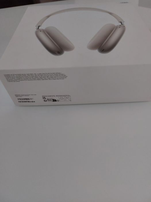 Apple airpods max starlight