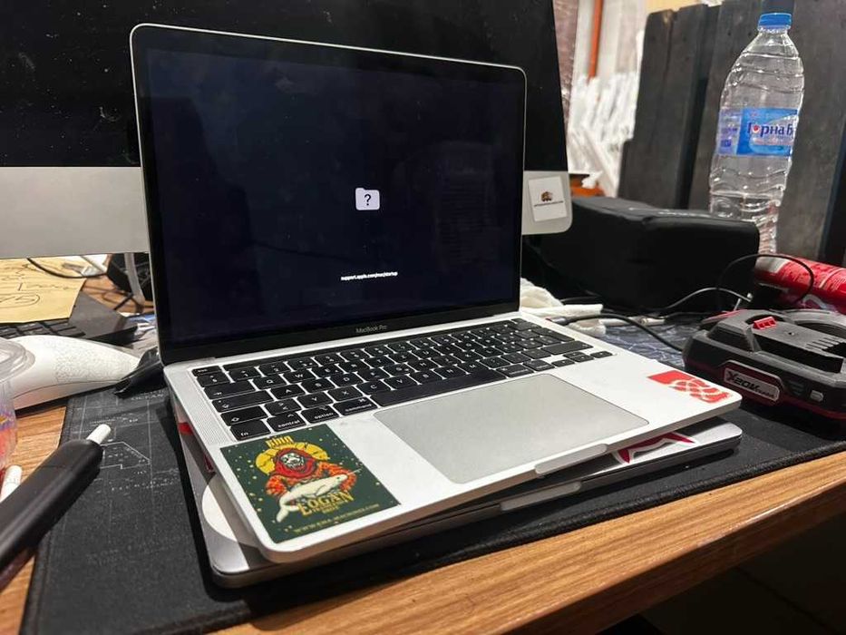 MacBook Pro 13" i7 / 16GB / 512GB – заключен (iCloud), за части