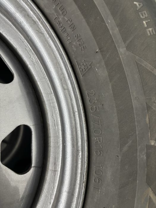 Продам резину с дисками на Уаз