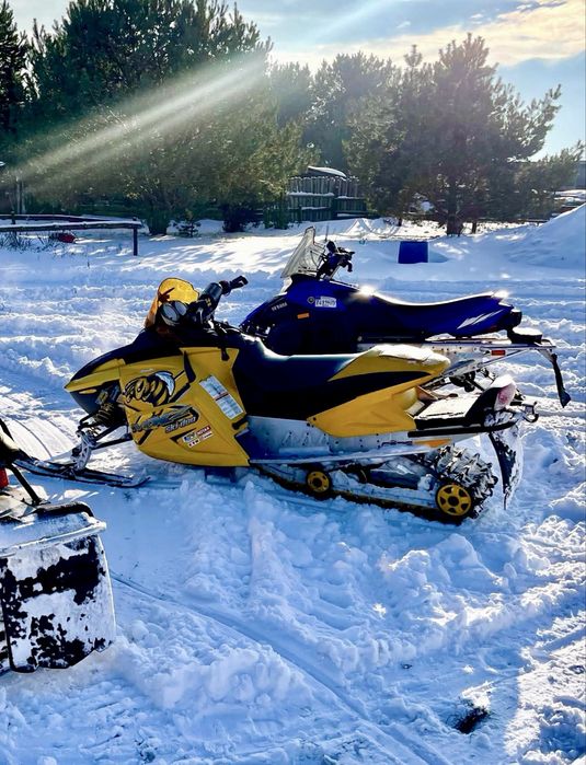 Snowmobil BRP Ski-Doo summit 600