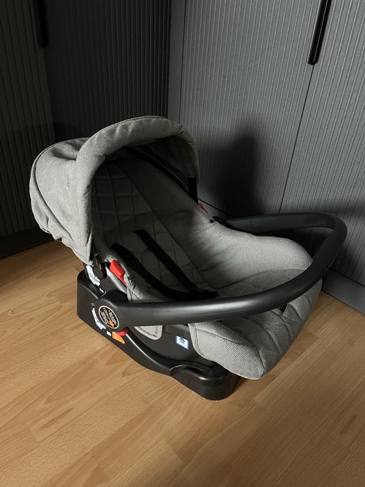 Продам универсальную коляску 3в1