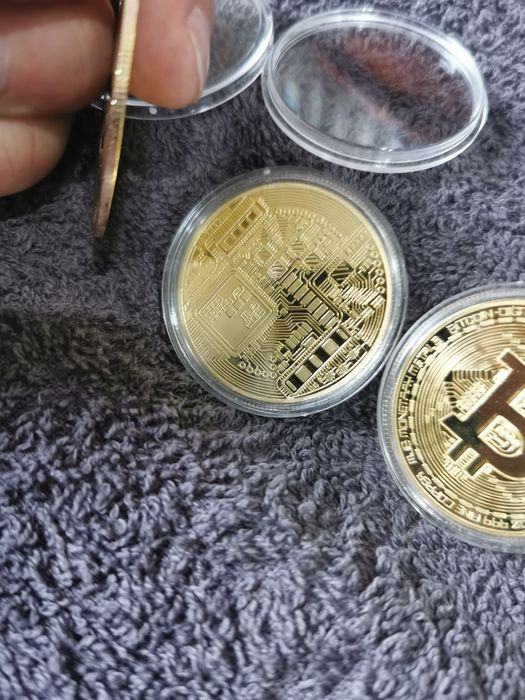Bitcoin criptomoneda decorativa. BTC metal + protectie