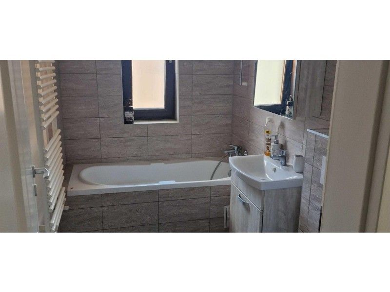 Apartament modern cu 2 camere, balcon și parcare privată – Giroc