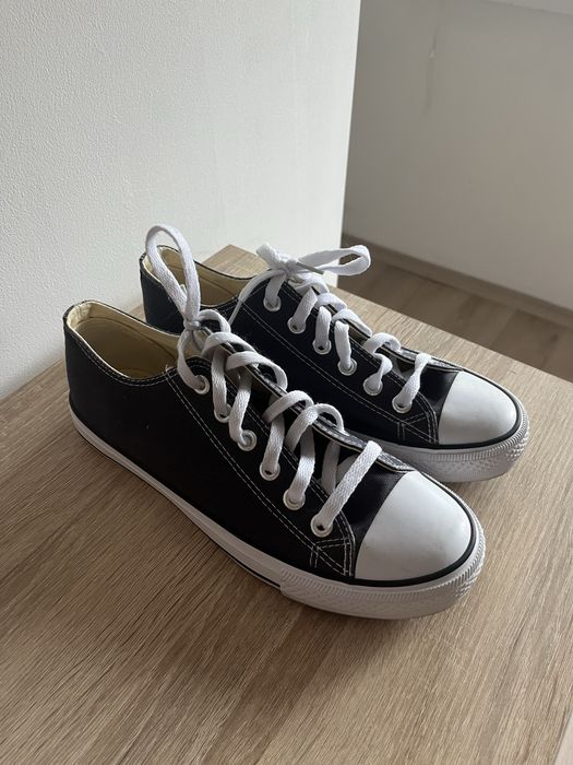 Дамски кецове ,40 номер, закупени от Амазон