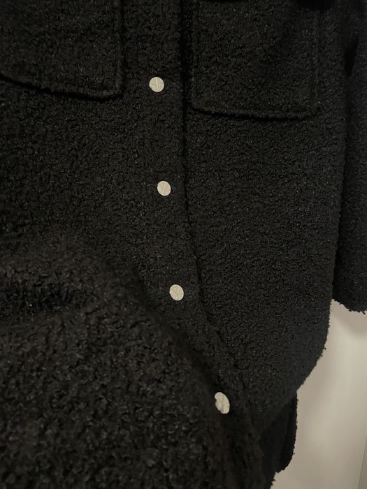 Леко и удобно черно палто.