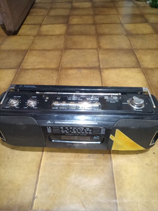 Два броя ретро касетофона