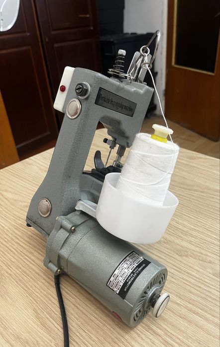 Masina de cusut saci