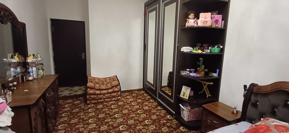 Kvartira sotladi srochna arzon