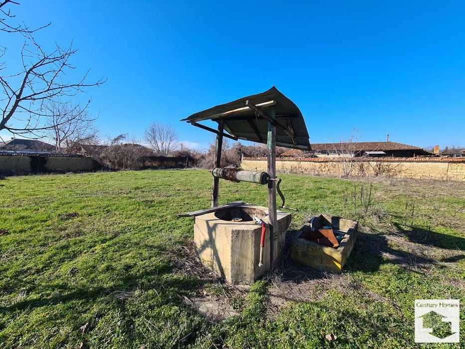 120354 Къща с просторен двор и кладенец в с. Драганово