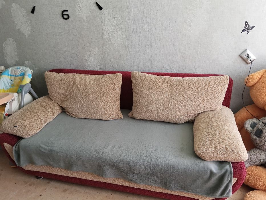 Продам срочно деван спала дочка