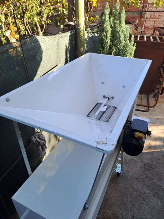 Машина за мелене на грозде