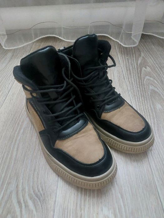 Продам ботинки весенние