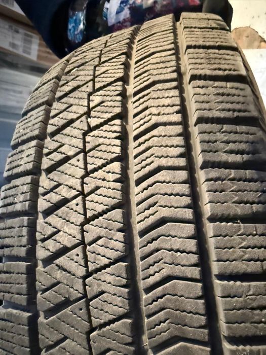 Продам резину Bridgestone.