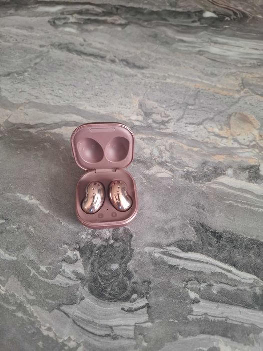 Samsung Watch  4  +  слушалки и протектори за телефон