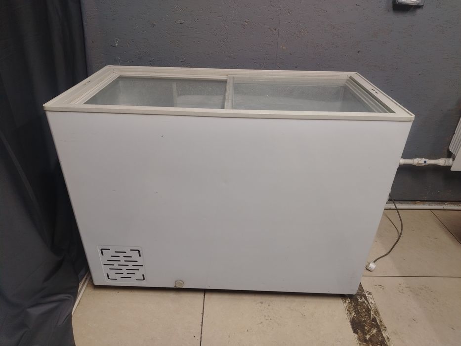 Холодильная витрина для магазина