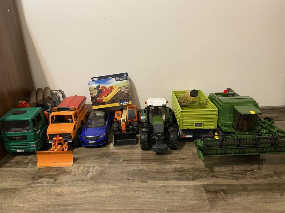 Tractoare si accesorii bruder