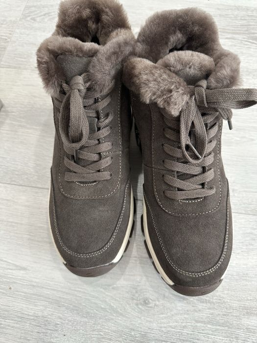 Жениские Кроссовки