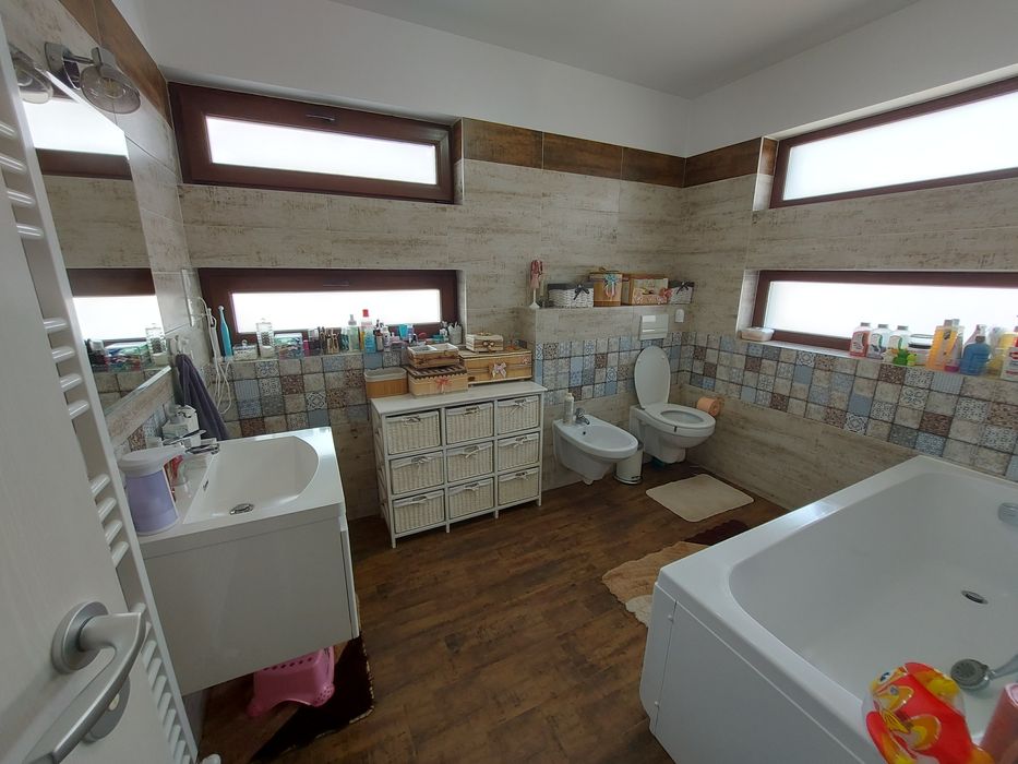 Casa noua mobilată utilată 120mp