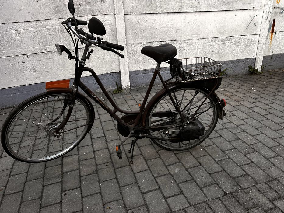 Vand bicicleta vintage cu motor termic.