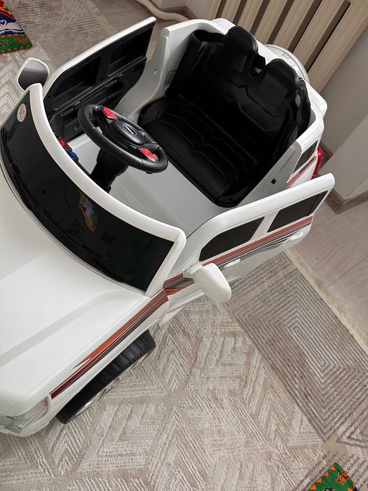 Игрушечная машина