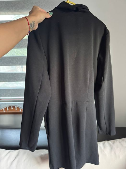 Елегантна черна рокля