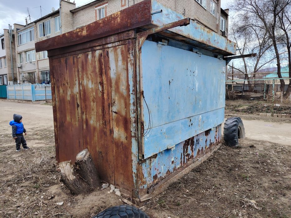 Продам Киоск железный.