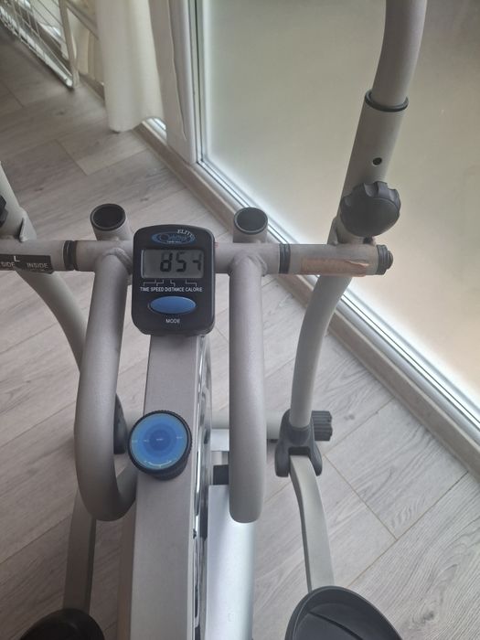 Bicicletă eliptică