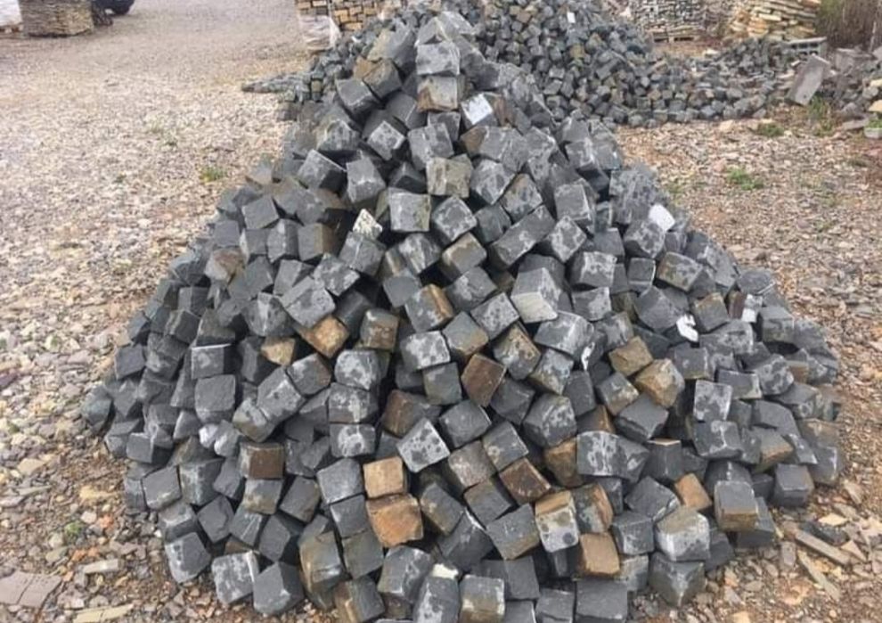 Piatra cubica naturală granit, oferim servicii complete, Piatra natura