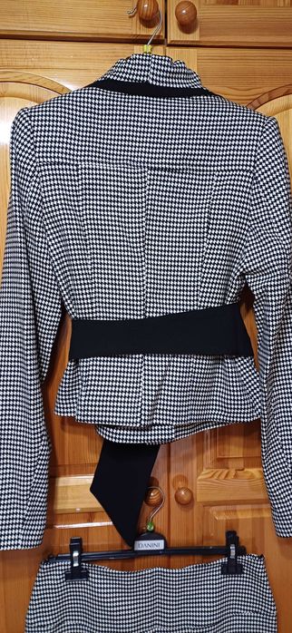 Костюм на SALKIM в "Пипит" с Декорации! НОВ с Етикет!Пролет/Есен/Зима!