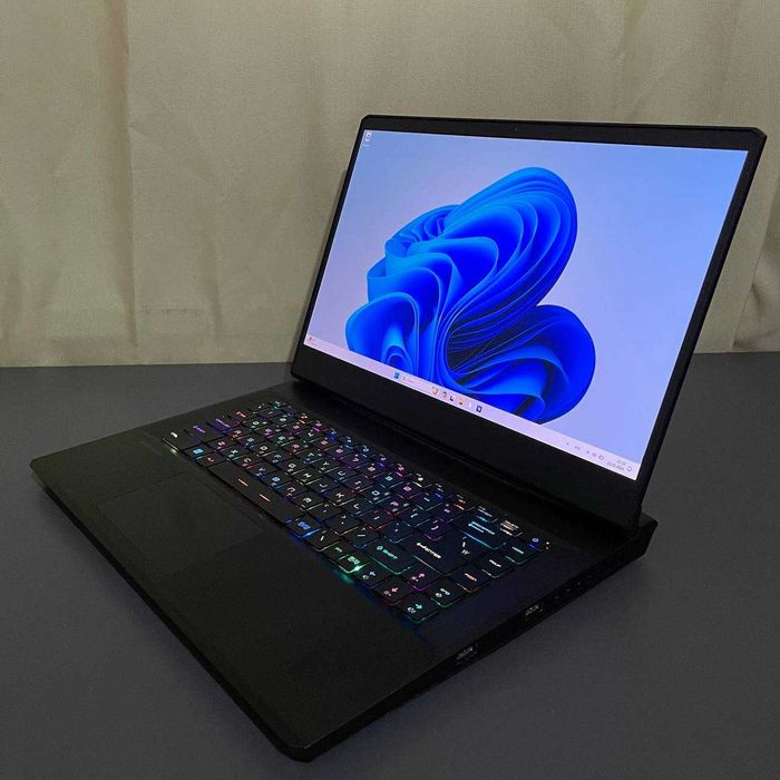 MSI Vector GP66 | i7-12650H, RTX 3060, 15.6" QHD OLED 240Hz, 16GB DDR5