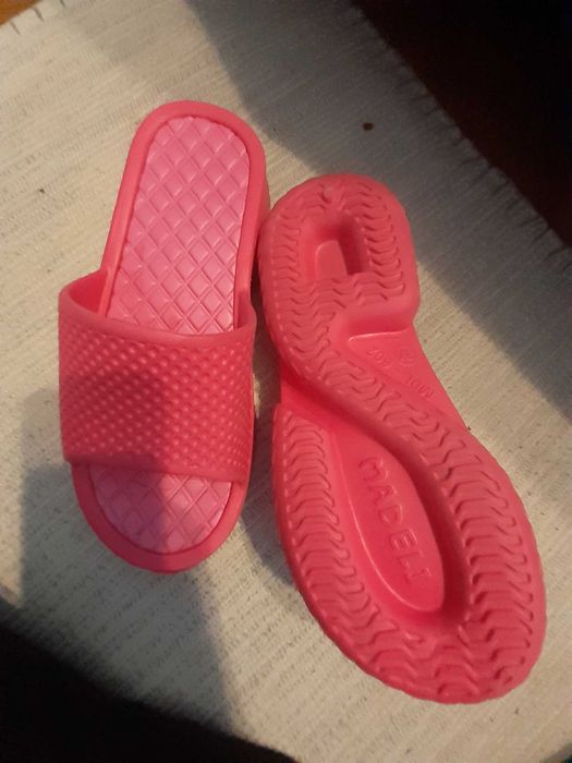 Papuci din plastic nr 37