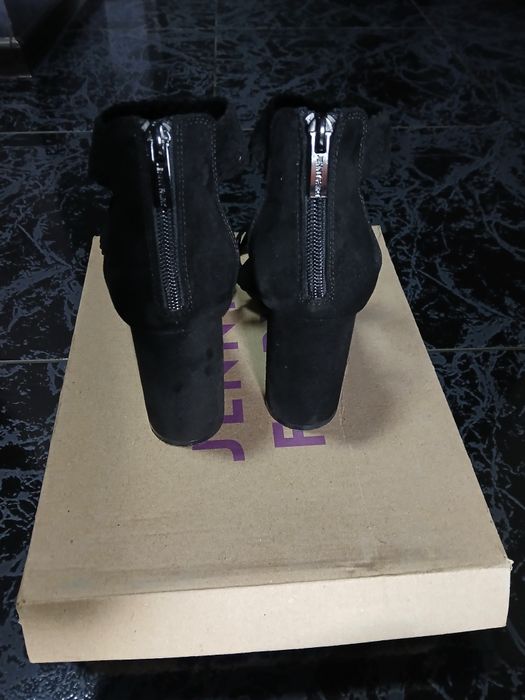 Продавам сандали