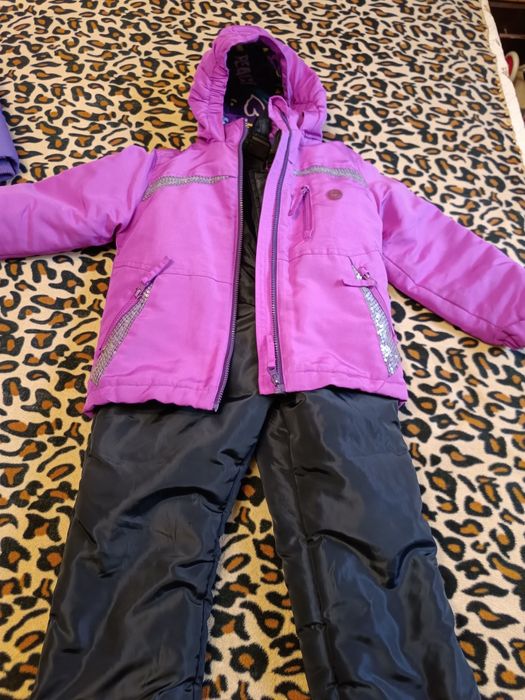 Продам зимние комбинезоны для девочки!