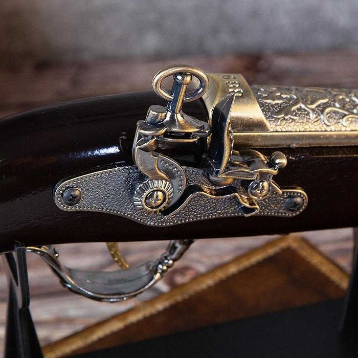 Нов Ретро Пистолет за Декорация Оръжие със Стойка