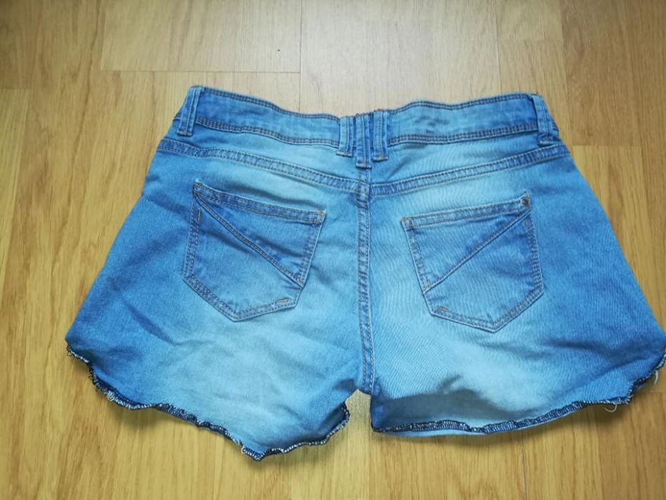 Pantaloni scurti