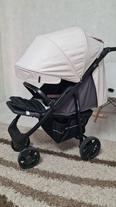 Коляска детская. Почти новая.