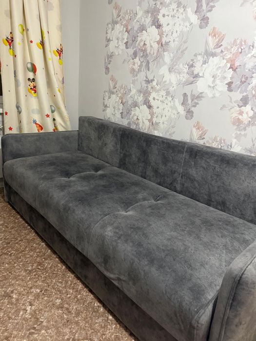 Диван серого цвета