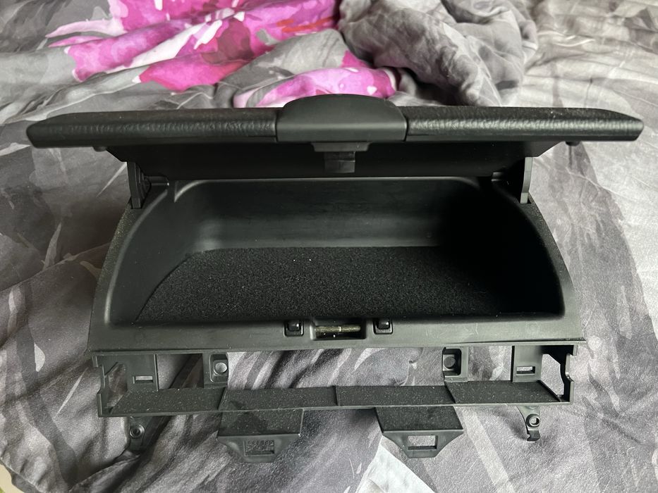 Шкафче табло Mazda 6 2006