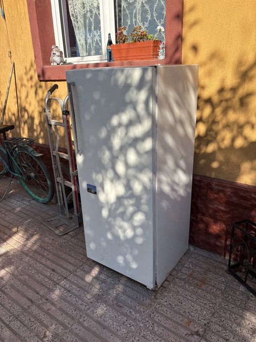 Frigider Artic functional pret.320 lei.