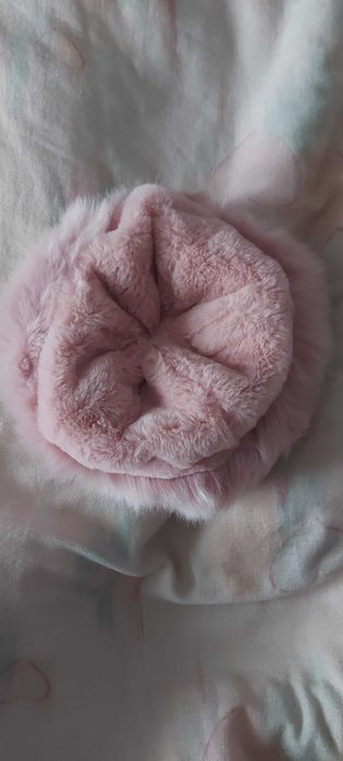 Căciulă roz pufoasă cu blană artificială