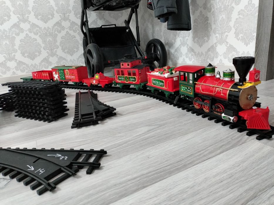 Продам игрушечный паровоз