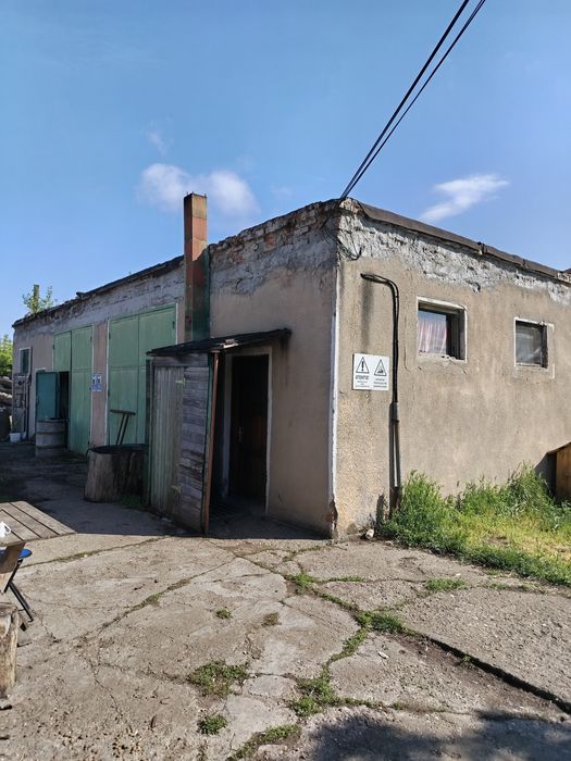 Vand  hala 300m2  și teren aferent 7000 m