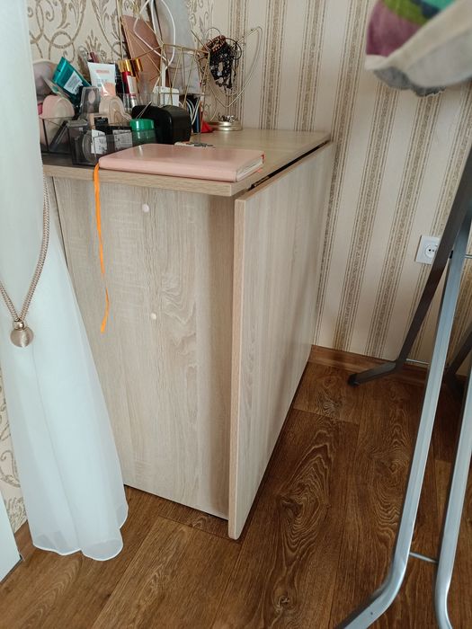 Продам стенку  фабрика Мерей + стол книжка