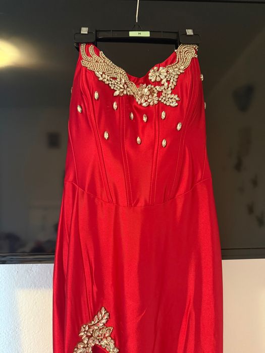 Vând rochiță purtată o singură dată !