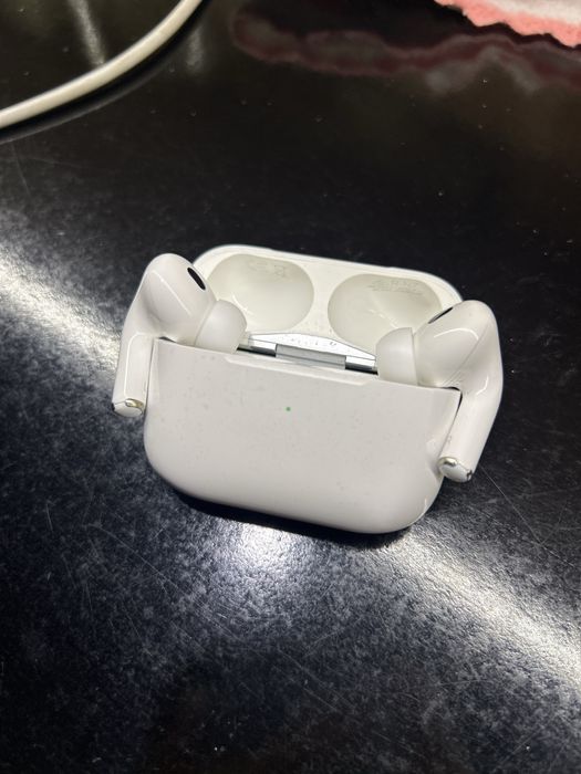 AirPods Pro. Luxe