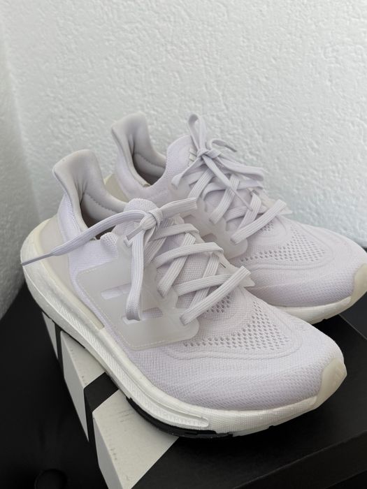 Adidas Light Boost mărimea 36 2/3.  Noi, fără etichetă, doar probați, nu au fost purtați.
